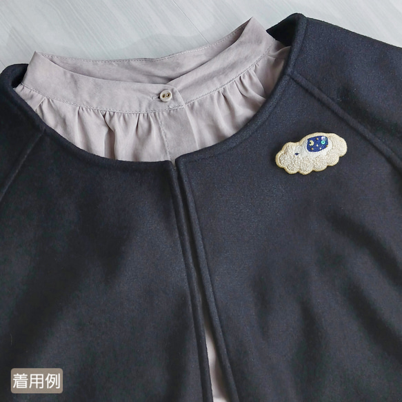 空飛ぶお布団の刺繍ブローチ 6枚目の画像