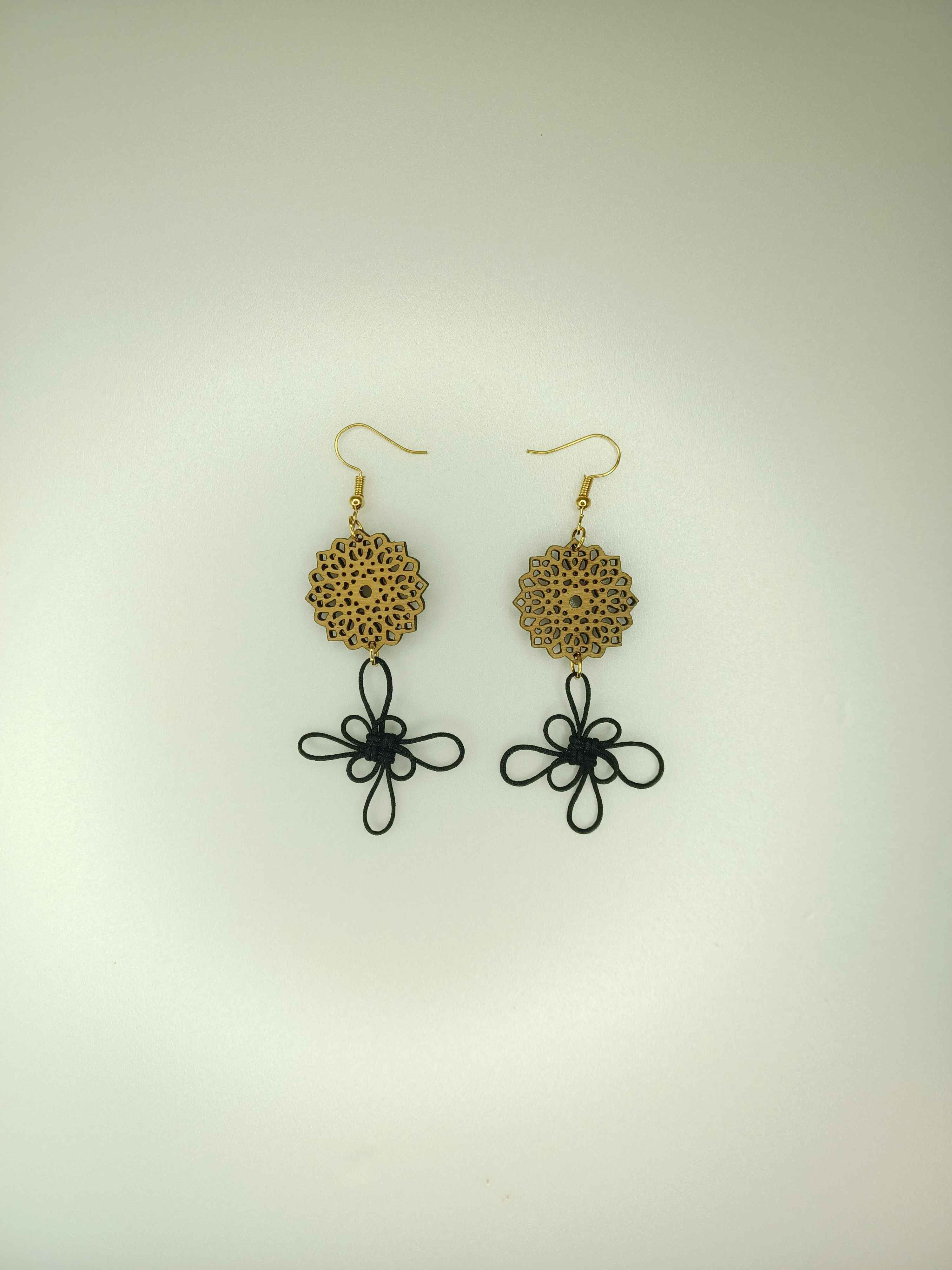 透華　飾結・吉黒型　ピアス（吉祥結び・ブラック）T-013