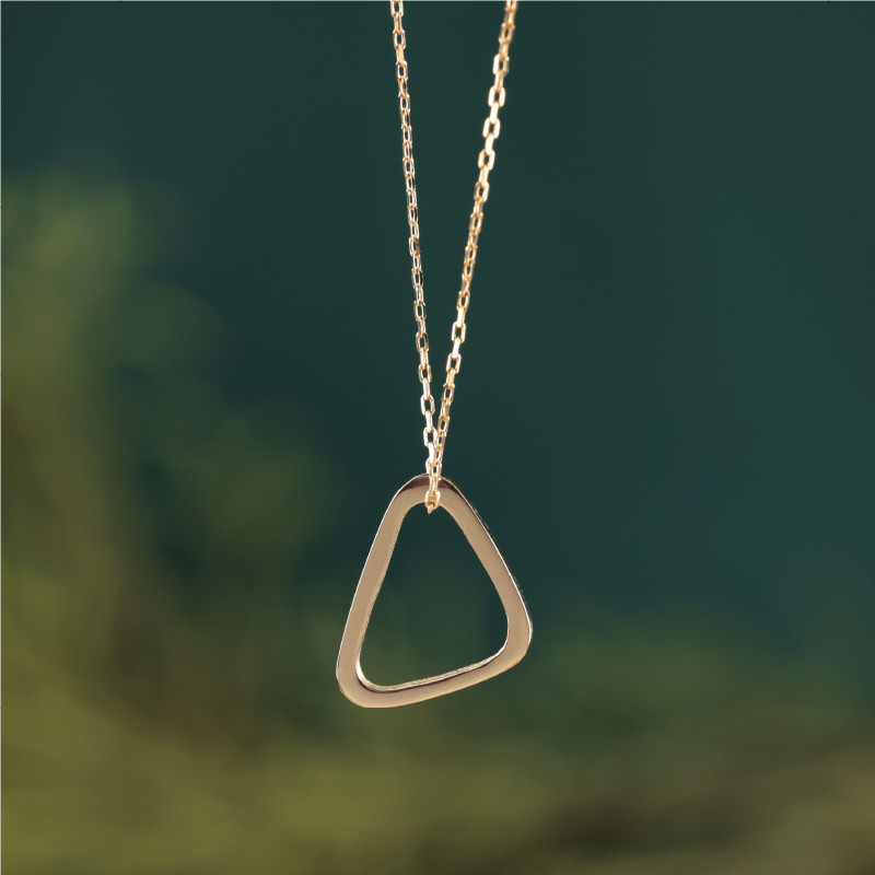 【着けっぱなし/K18/枠だけトライアングルネックレス】18金 ゴールド 三角 枠 プチネックレス プレゼント