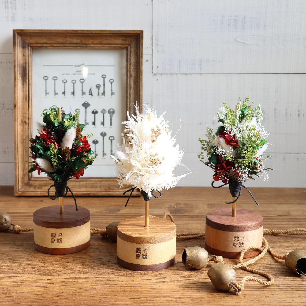 tsui-つい 卓上クリスマスツリー*真鍮*差し替え可能*木工*プリザーブドフラワー*ドライフラワー*アレンジメント