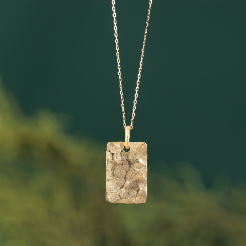 【着けっぱなし/K18/縦プレートネックレス】18金 ゴールド 艶消し 槌目 縦長 プチネックレス クリスマスプレゼント