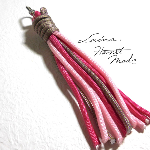 パラコードストラップ♡フリンジチャーム♡ハンドメイド バッグ