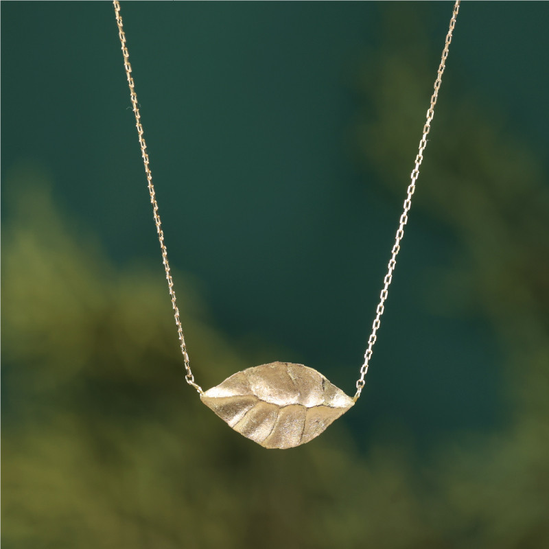 【着けっぱなし/K18/リーフネックレス】18金 ゴールド 葉っぱ 横吊り プチネックレス クリスマスプレゼント