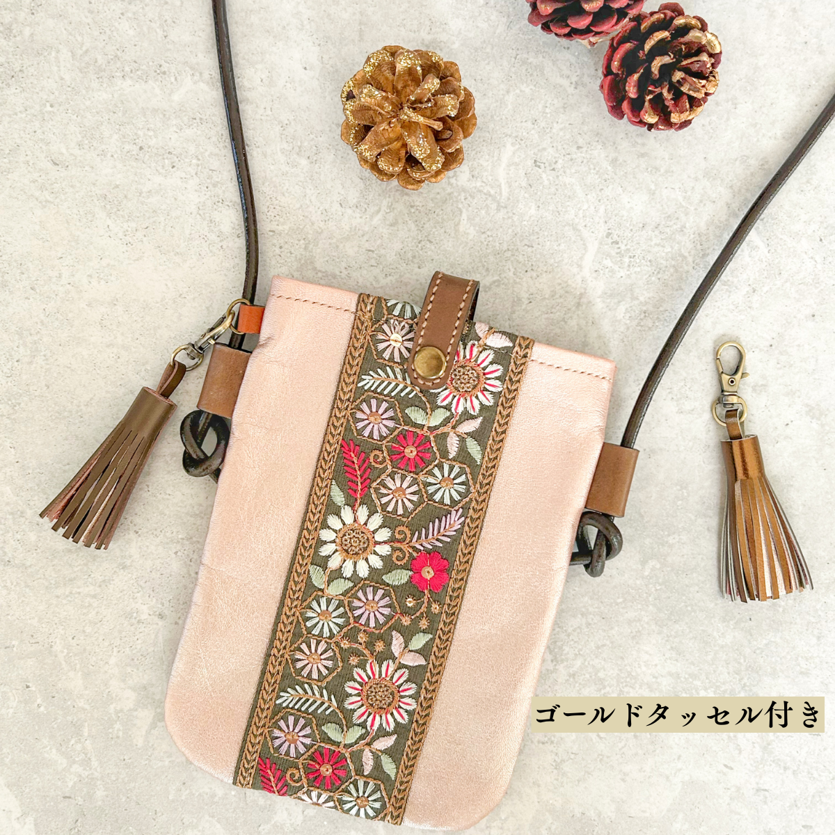 本革のスマホポシェット｜刺繍リボン✴︎カードポケット付き・タッセル２つ付き（ローズゴールド）