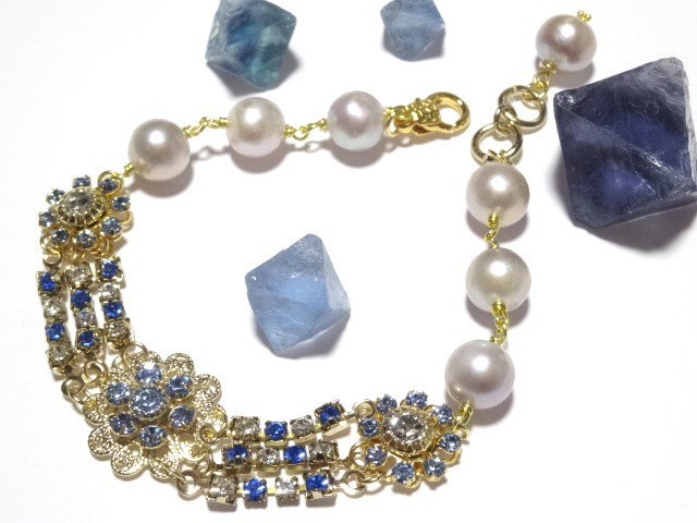 ヴィンテージブルーストーンのフラワーブレスレット【A】