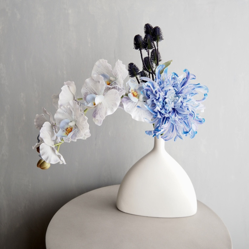 胡蝶蘭とマムの造花アレンジメント（花器付き)| 正月アレンジ | 和風モダン