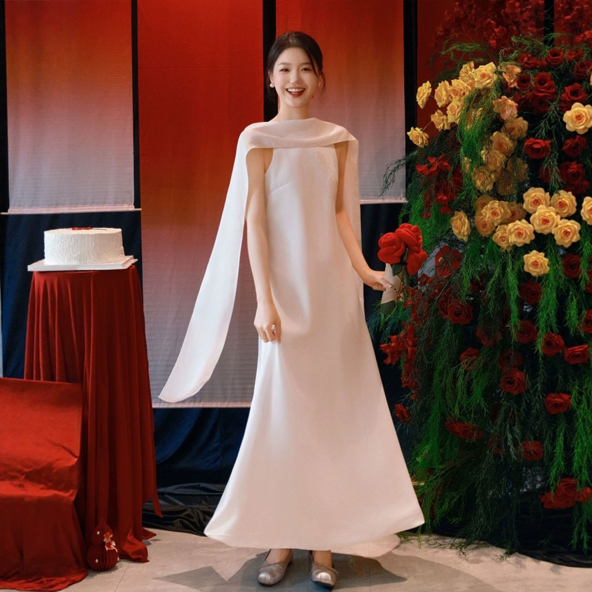 高級感 白 サテン ノースリーブ パーティードレス シンプル 韓国風 花嫁 演奏会 誕生日 成人式 前撮り HL886