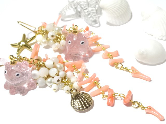 【さくら色】メンダコのアシンメトリーロングピアス