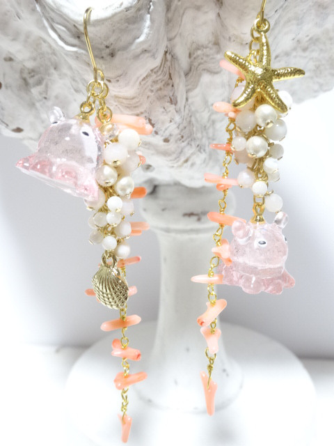 【さくら色】メンダコのアシンメトリーロングピアス