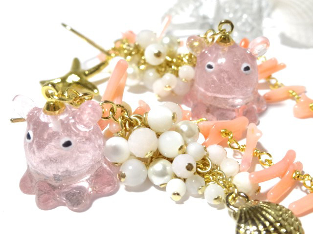 【さくら色】メンダコのアシンメトリーロングピアス