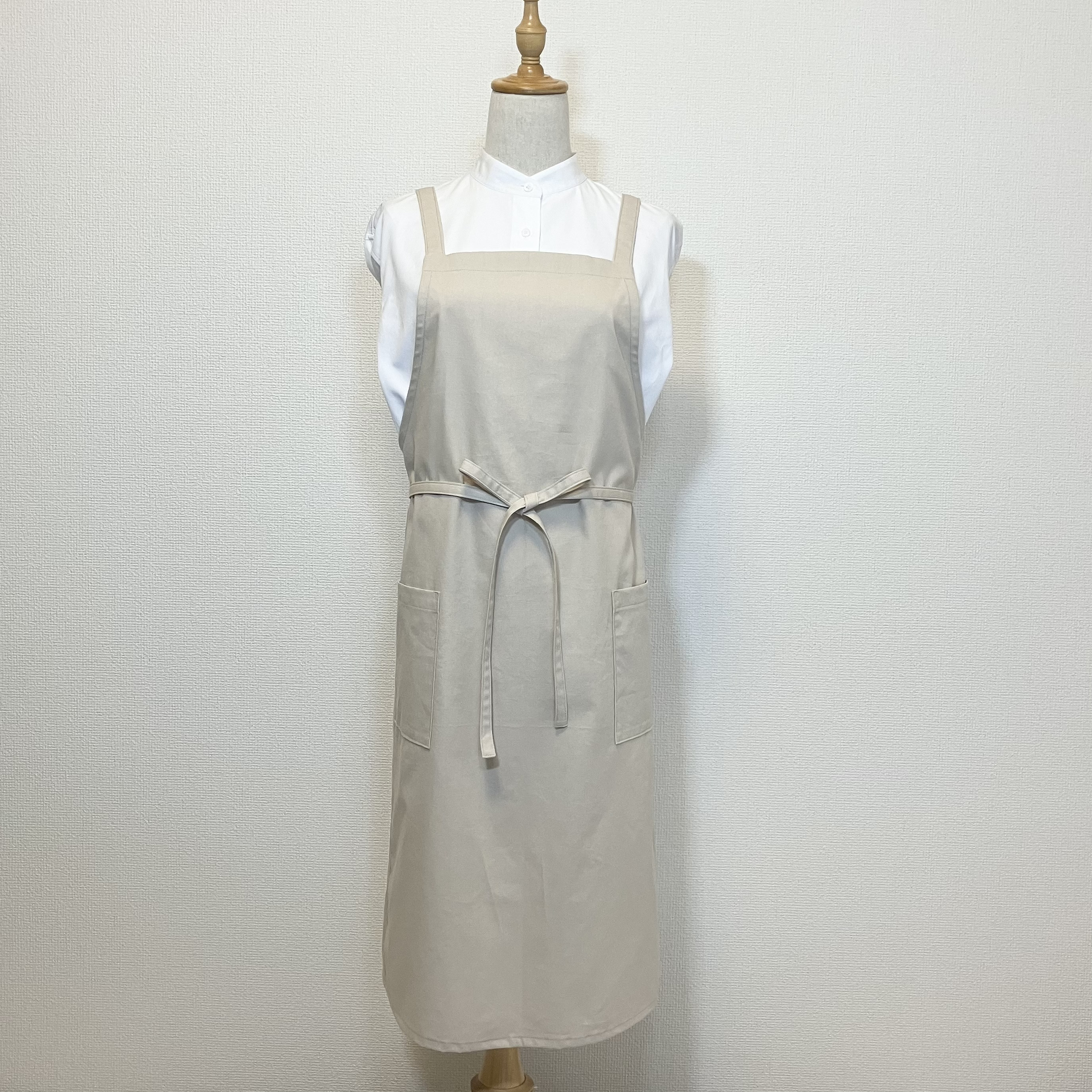 クロスバックエプロン《ライトベージュ》肩が凝らないエプロン