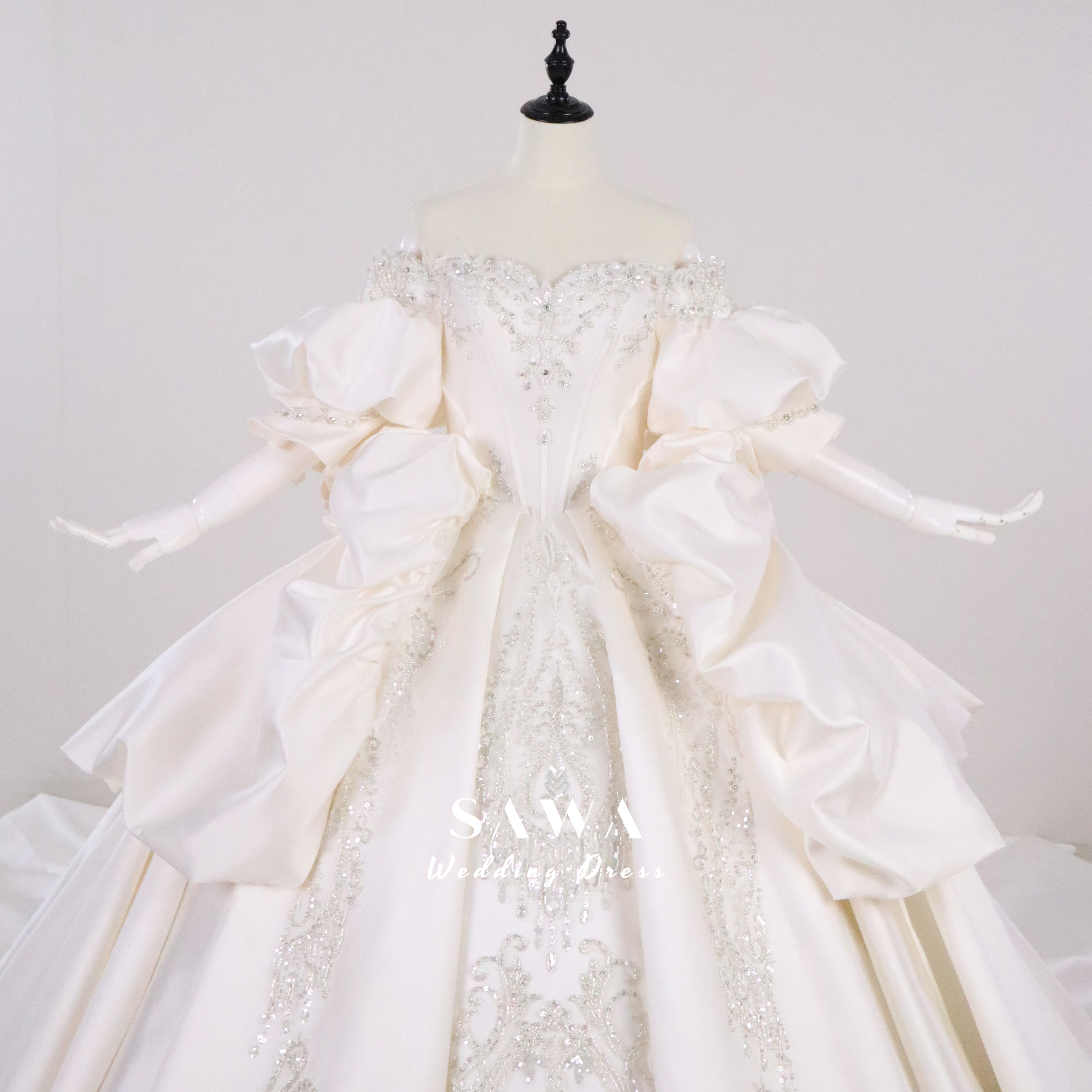 激安　オフホワイト　プリンセスライン　ラッフルスカート　パフスリーブ　繊細なレース　ボリューム　ウェディングドレス結婚式 44,584円