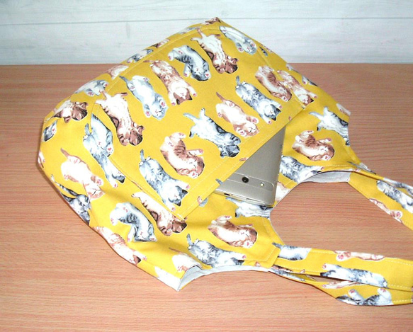 【２０％OFFクーポン配信】猫柄トートバッグ♪スマホがサッと出し入れできる外ポケット付き／両手が使える肩がけ 6枚目の画像