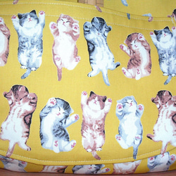 【２０％OFFクーポン配信】猫柄トートバッグ♪スマホがサッと出し入れできる外ポケット付き／両手が使える肩がけ 4枚目の画像