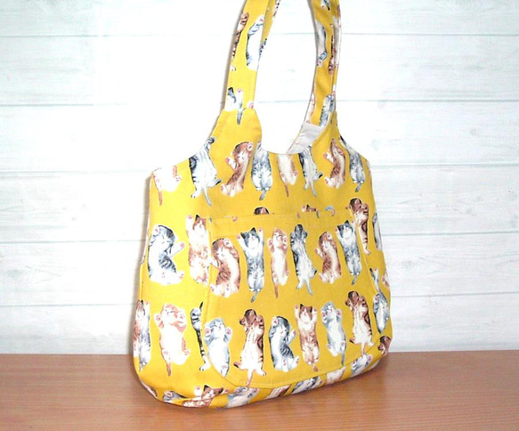 【２０％OFFクーポン配信】猫柄トートバッグ♪スマホがサッと出し入れできる外ポケット付き／両手が使える肩がけ 5枚目の画像