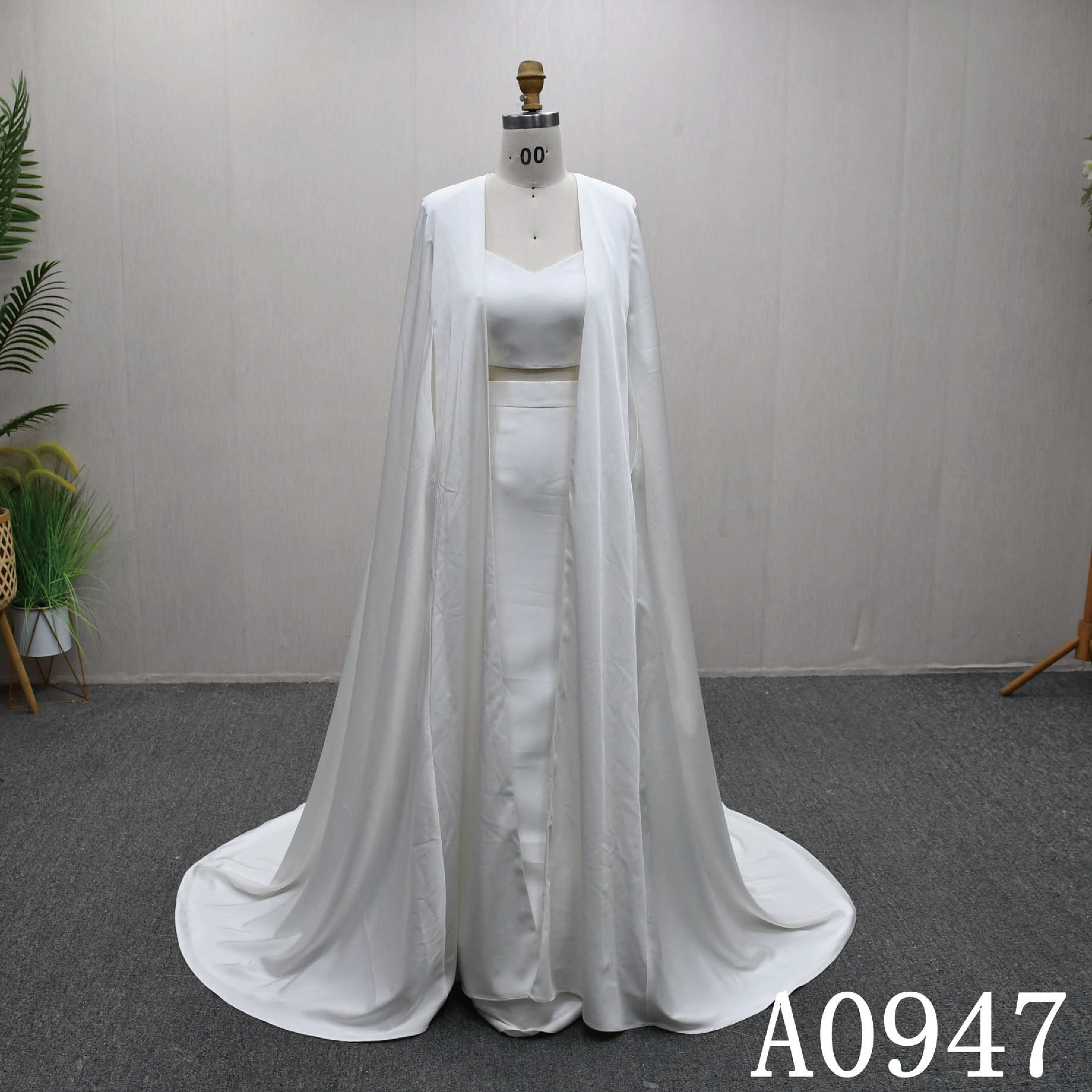 美品　セパレート ショールケープ　ホワイト　高級サテン　スレンダーライン白　パーティードレス　優雅演奏会音楽会お色直し