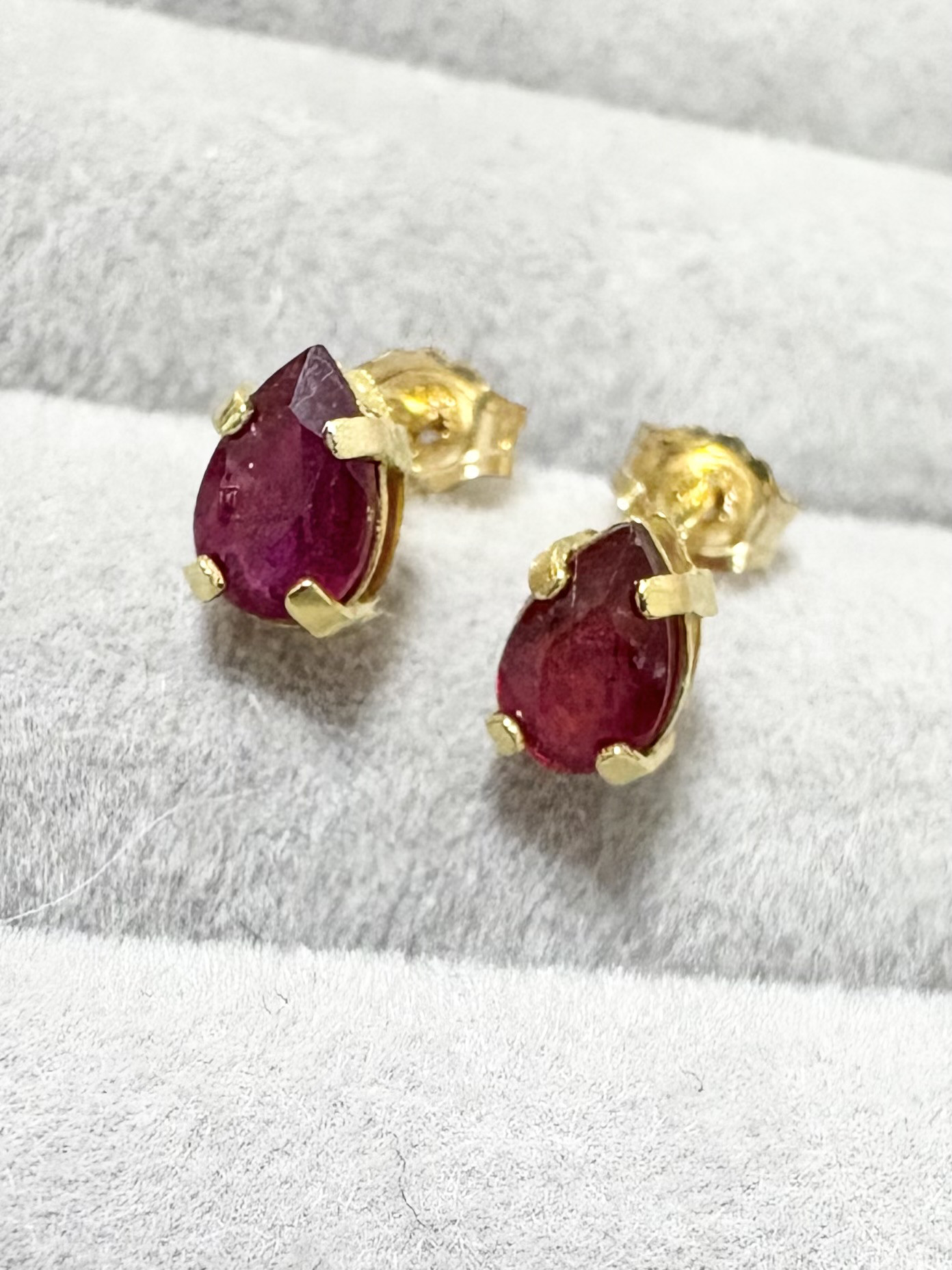 ルビー ピアス 6×4mm ペアシェイプ 14kgf 高品質レッド