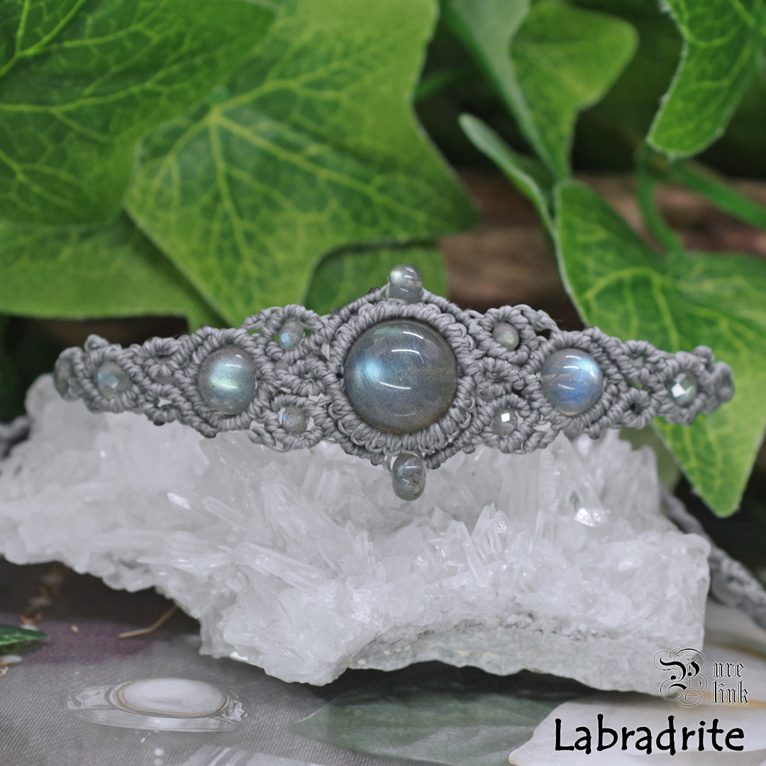 美麗・月と太陽を象徴する魔石『ラブラドライト』マクラメ編みブレス《天然石／ハンドメイド》