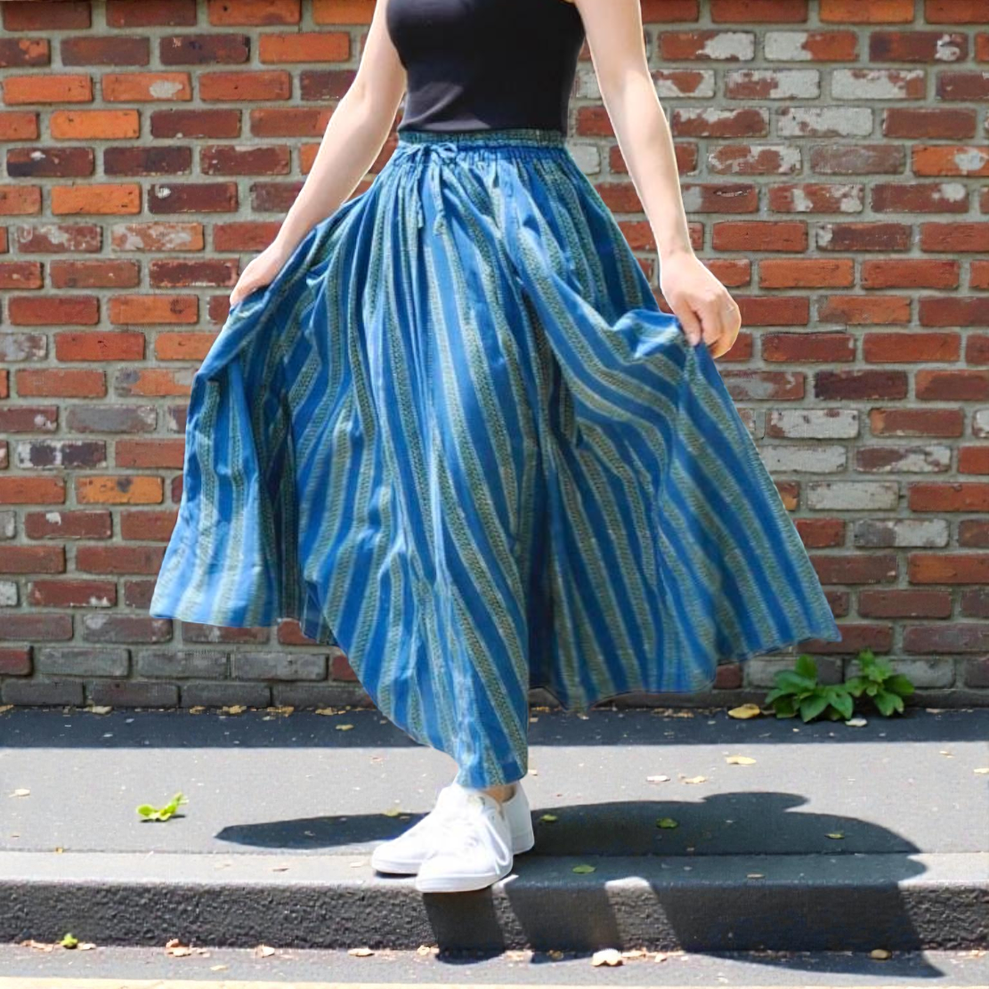 フレアロングスカート Mサイズ 　アジュラクプリント