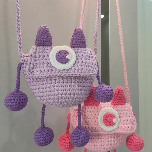 現品　手作りハンドメイドかぎ針編み人形ショルダーバッグ 手作り 毛糸 刺繍 かぎ針編み ニート ショルダーバッグ トートバッグ