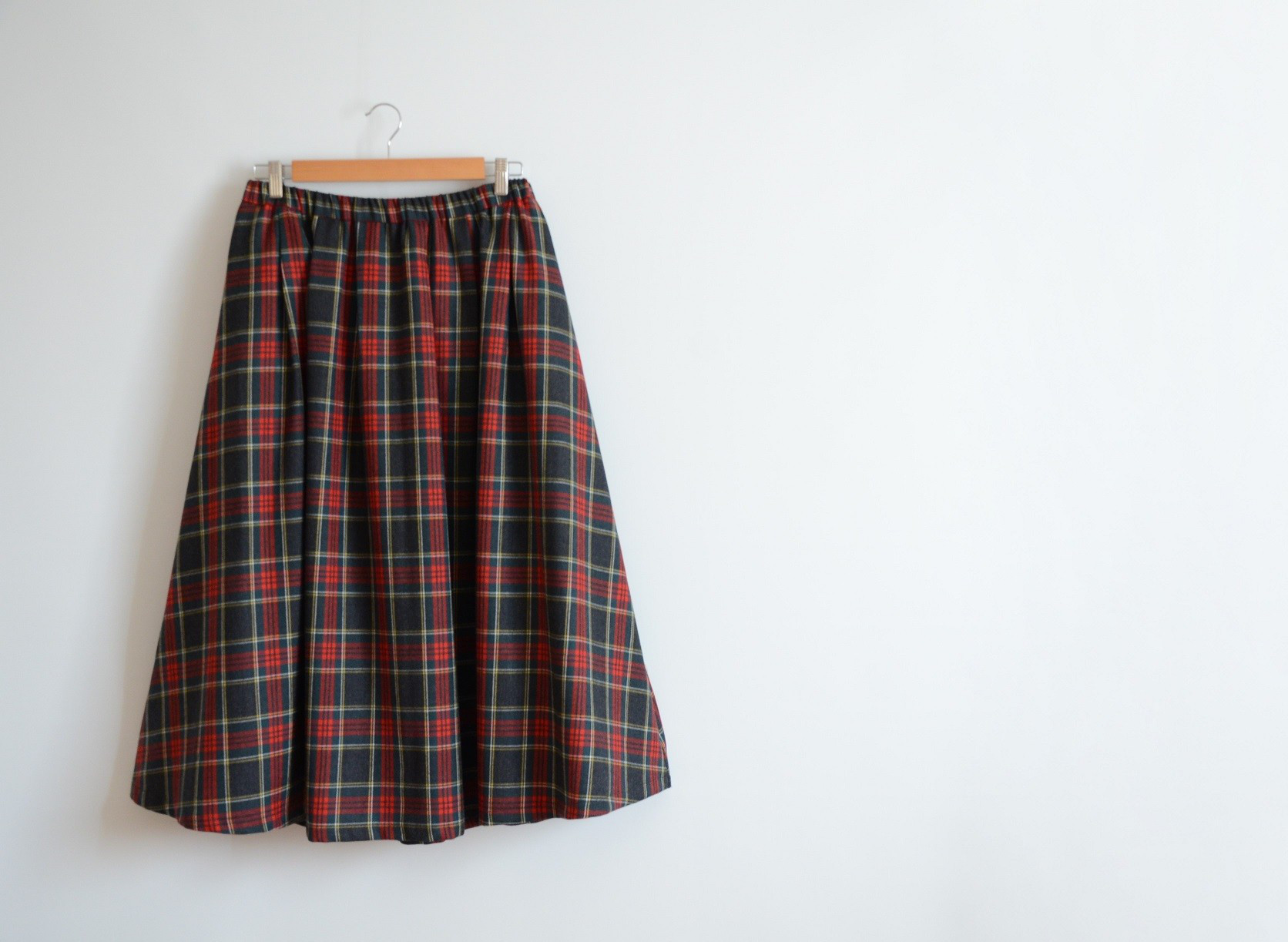 ウール100％　タータンチェックのタックスカート　ロング丈