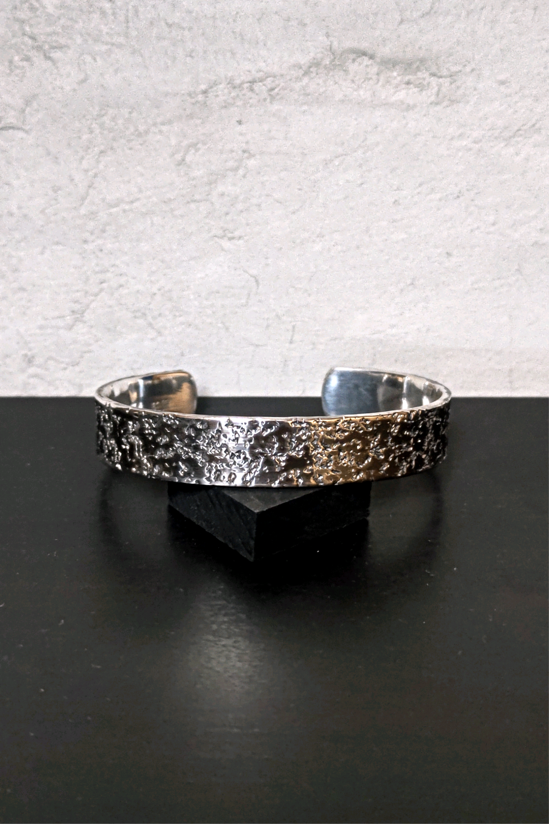 純銀製　深岩石　平打バングル　ブレスレット　金属アレルギー対応