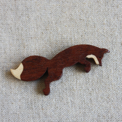ジャンプしているキツネ木製アクセサリー（セミオーダー） 6枚目の画像