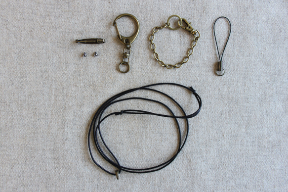 ジャンプしているキツネ木製アクセサリー（セミオーダー） 9枚目の画像