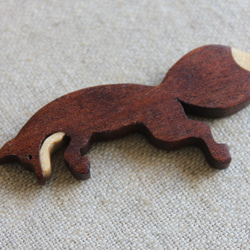 ジャンプしているキツネ木製アクセサリー（セミオーダー） 3枚目の画像