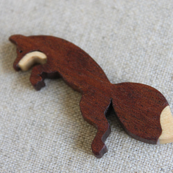 ジャンプしているキツネ木製アクセサリー（セミオーダー） 4枚目の画像