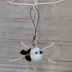 羊毛フェルトのふわふわシマエナガ＊癒しの手のひらストラップ      oh-02548 7枚目の画像