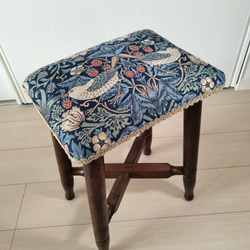 昭和スツール【張替未使用品】ウィリアムモリス・いちご泥棒 1枚目の画像