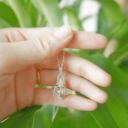 【即日配送】12月誕生日プレゼント★揺らすとシャラン♪癒しの音が鳴る♪願いを叶えるペンダント〔トルコ石×シルバー925〕 3枚目の画像