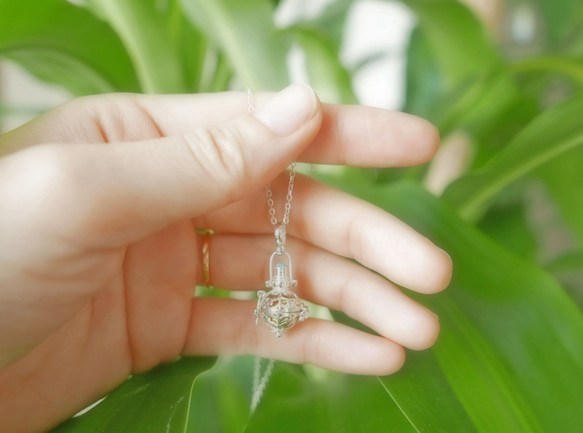 【即日配送】12月誕生日プレゼント★揺らすとシャラン♪癒しの音が鳴る♪願いを叶えるペンダント〔トルコ石×シルバー925〕 3枚目の画像