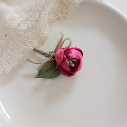 染め布花＊一輪・丸い薔薇のコサージュ 4枚目の画像