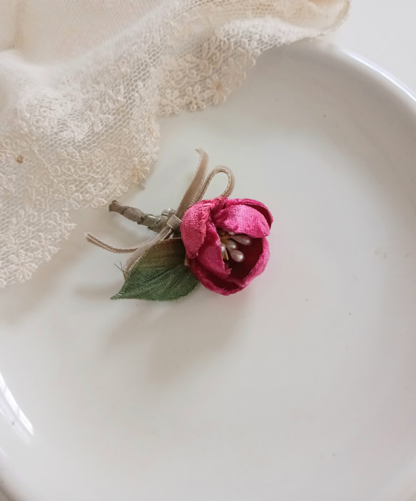 染め布花＊一輪・丸い薔薇のコサージュ 4枚目の画像