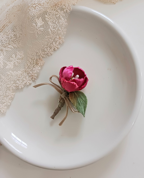 染め布花＊一輪・丸い薔薇のコサージュ 2枚目の画像