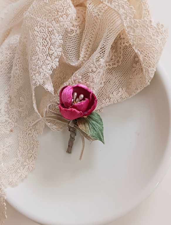 染め布花＊一輪・丸い薔薇のコサージュ 1枚目の画像