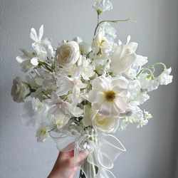 【2点セット】ホワイトカラーリリーと胡蝶蘭のウエディングブーケ✿ブートニア付き 2点セット】ホワイトカラーリリーと胡蝶蘭のウエディングブーケ