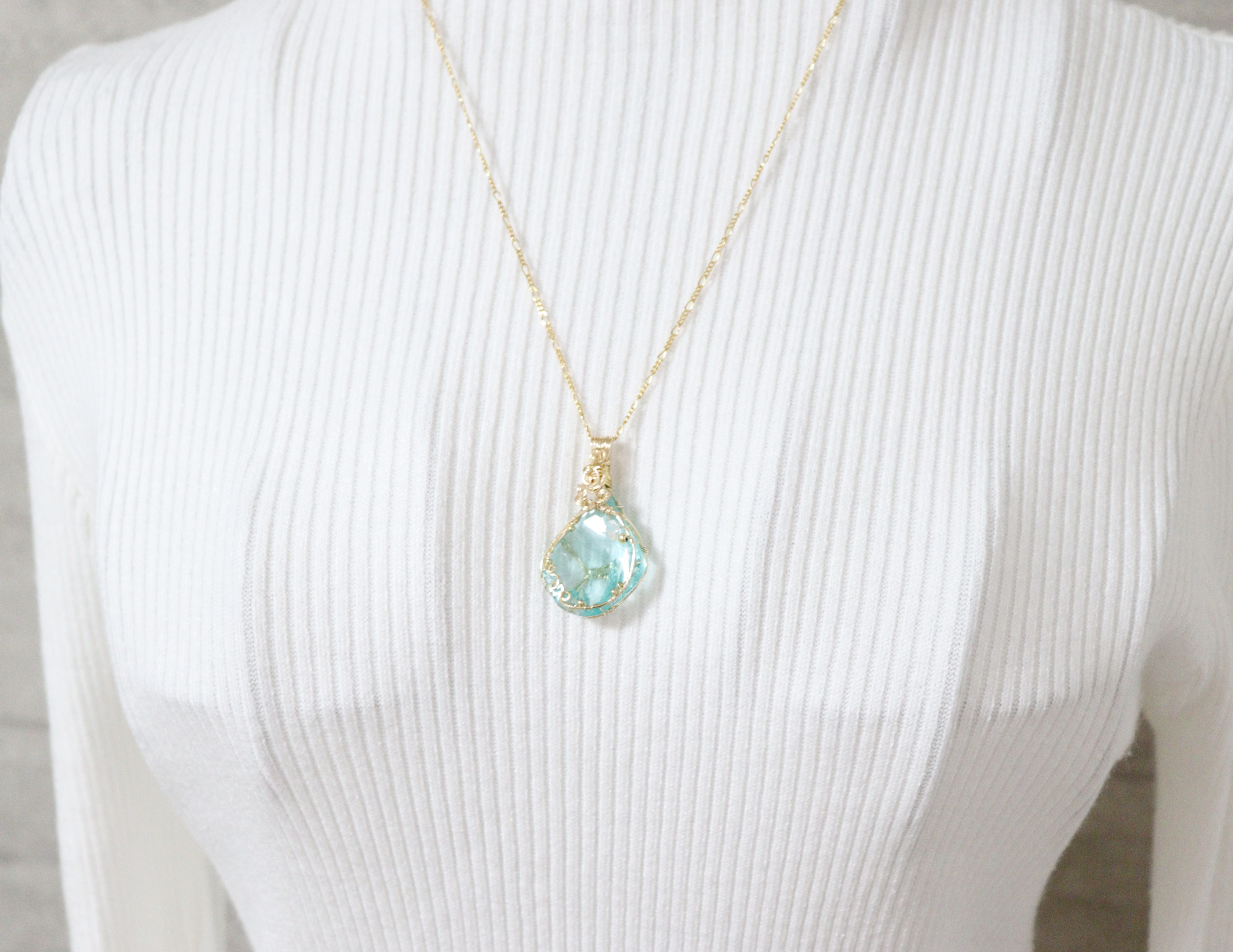 シアンエンジェル︎︎︎︎⟡アンダラクリスタルのワイヤージュエリーネックレス︎︎⟡フラワーモチーフペンダント