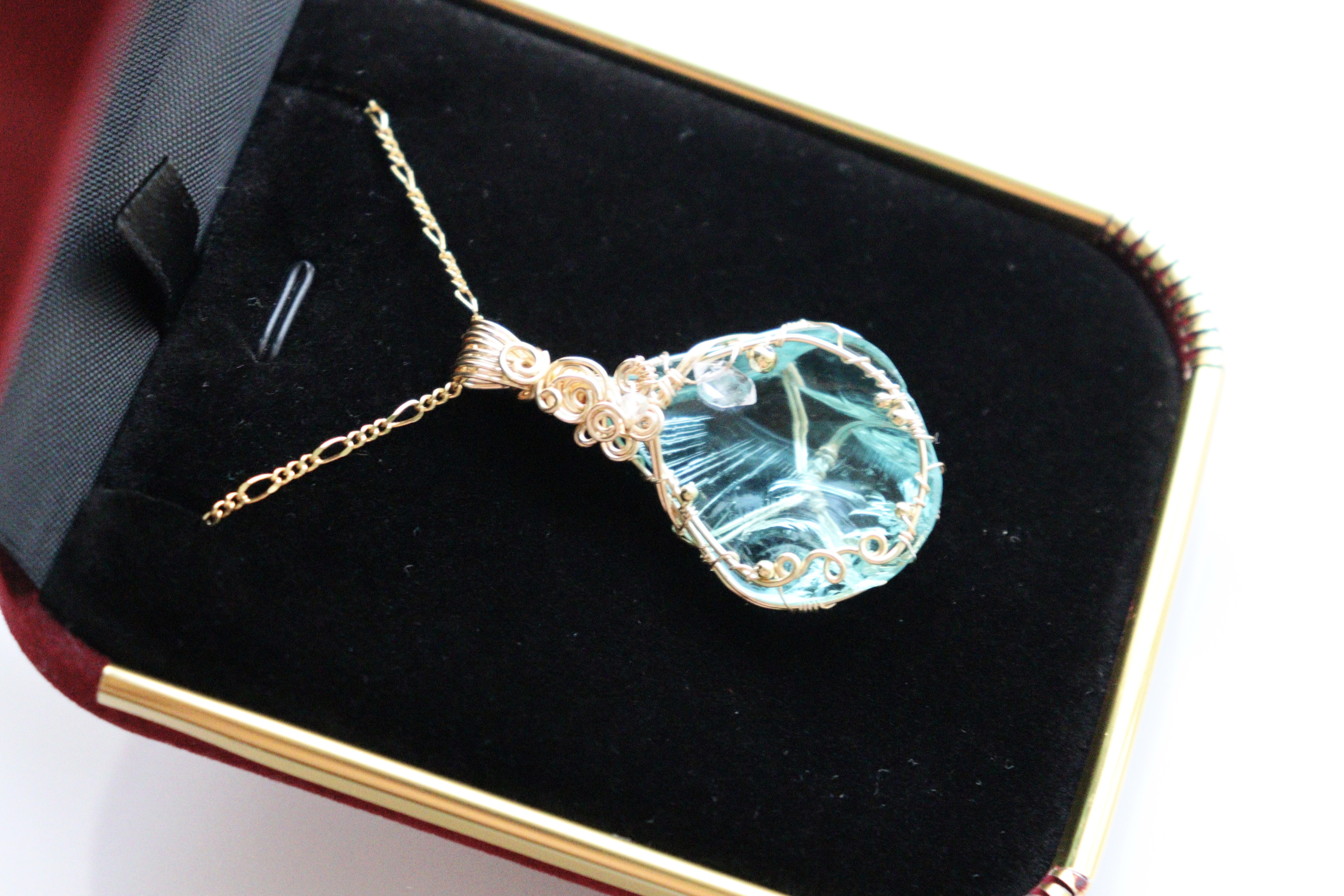 シアンエンジェル︎︎︎︎⟡アンダラクリスタルのワイヤージュエリーネックレス︎︎⟡フラワーモチーフペンダント