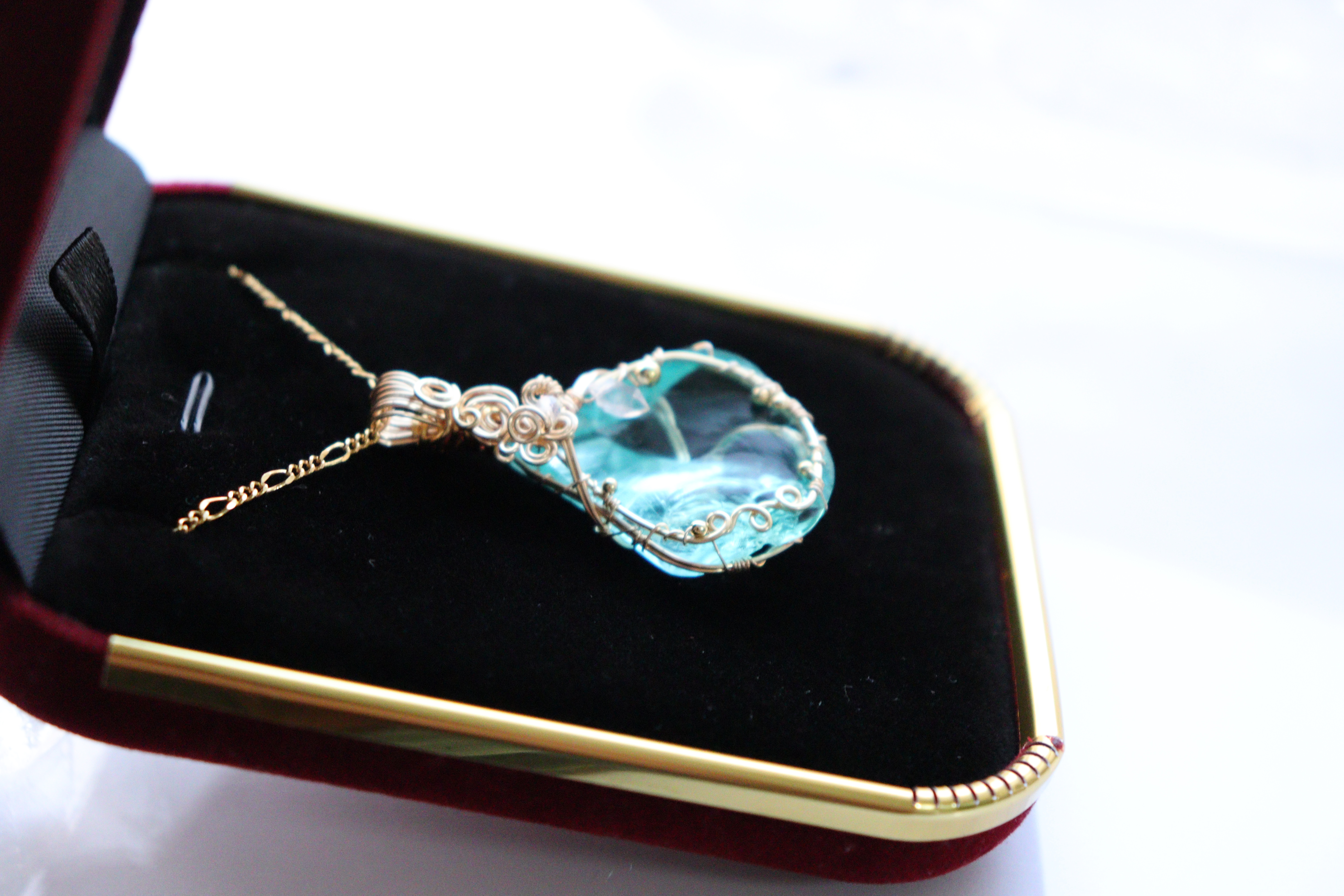 シアンエンジェル︎︎︎︎⟡アンダラクリスタルのワイヤージュエリーネックレス︎︎⟡フラワーモチーフペンダント