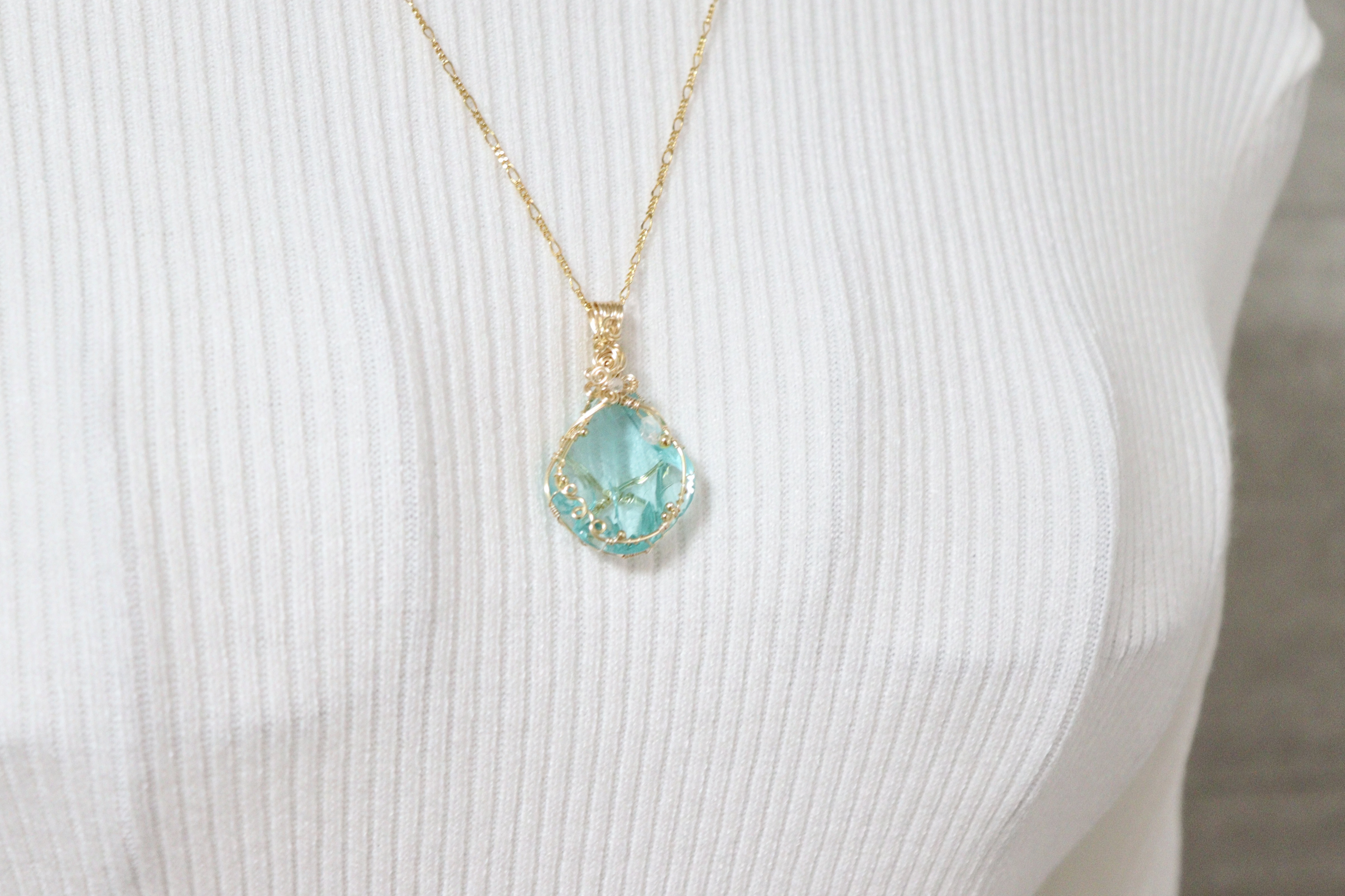 シアンエンジェル︎︎︎︎⟡アンダラクリスタルのワイヤージュエリーネックレス︎︎⟡フラワーモチーフペンダント