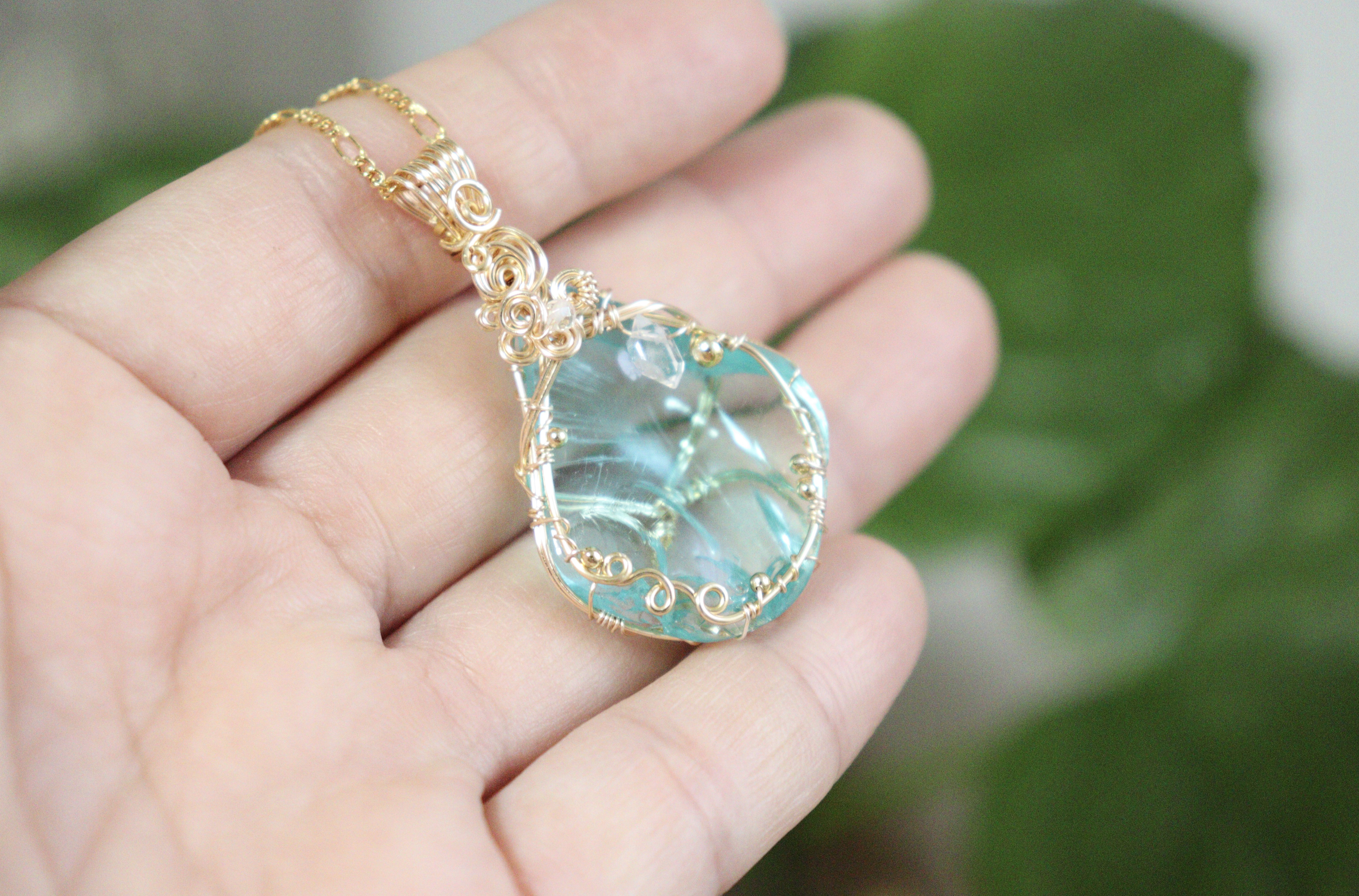 シアンエンジェル︎︎︎︎⟡アンダラクリスタルのワイヤージュエリーネックレス︎︎⟡フラワーモチーフペンダント