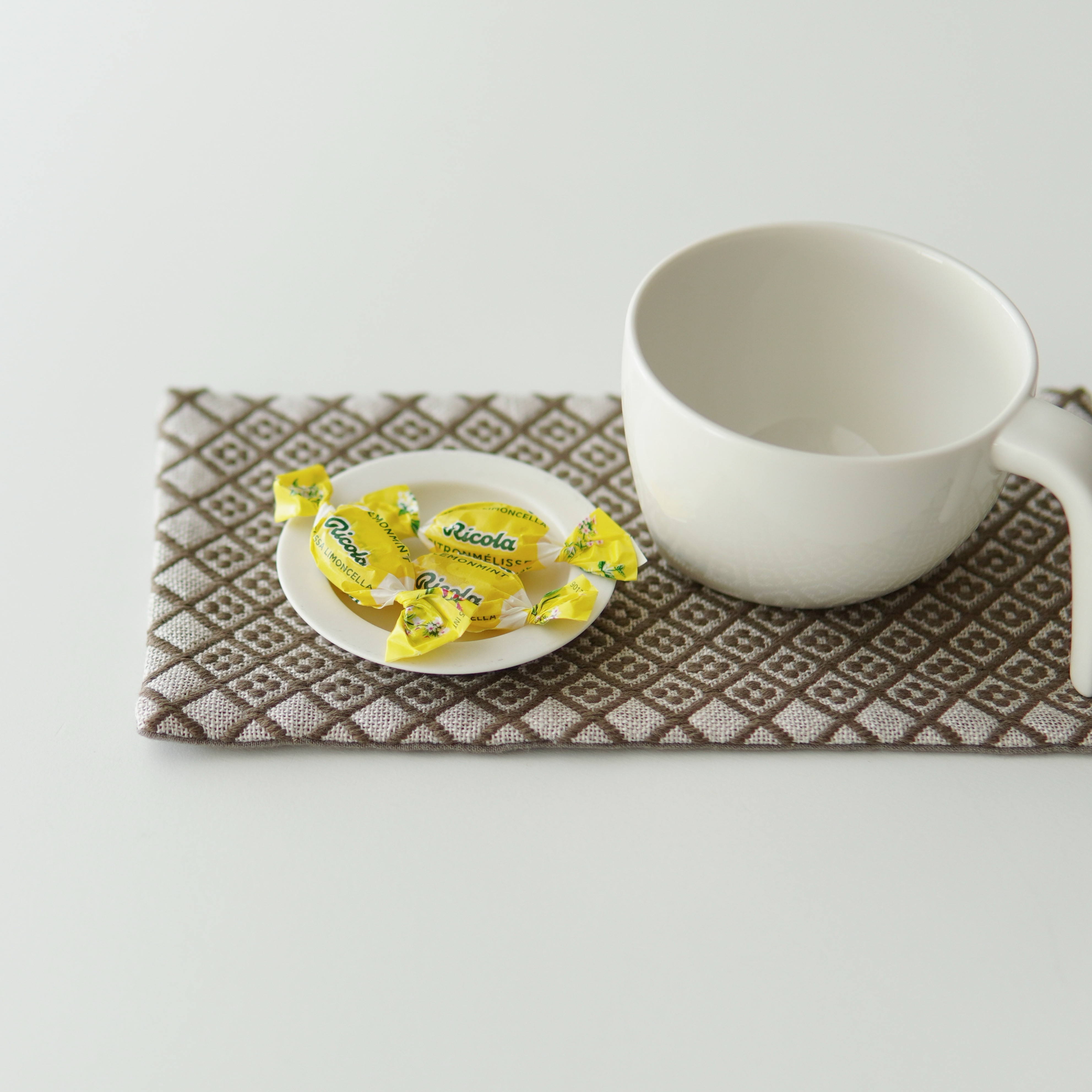 こぎん刺し　お花模様のおやつマット