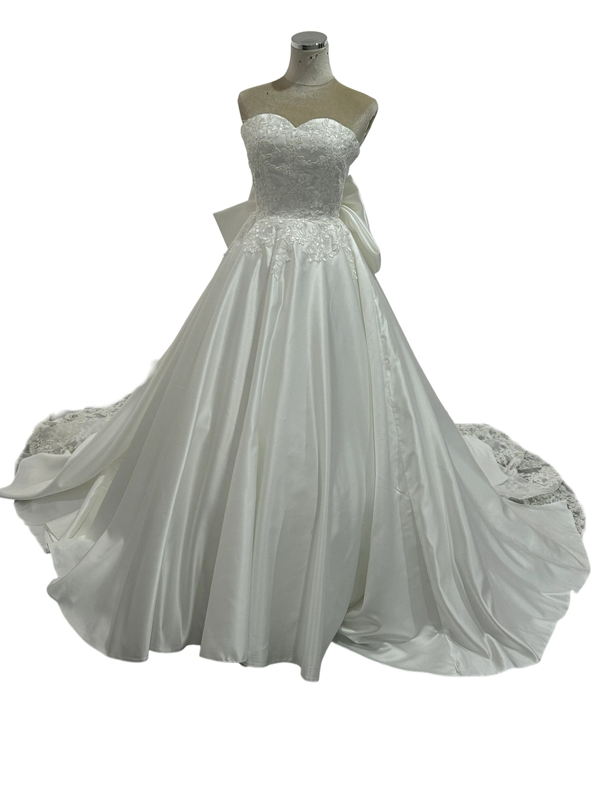 ウエディングドレス ビスチェタイプ  ロングトレーン ふっくら柔らかなバックリボン 編み上げ 上品な花レース 結婚式