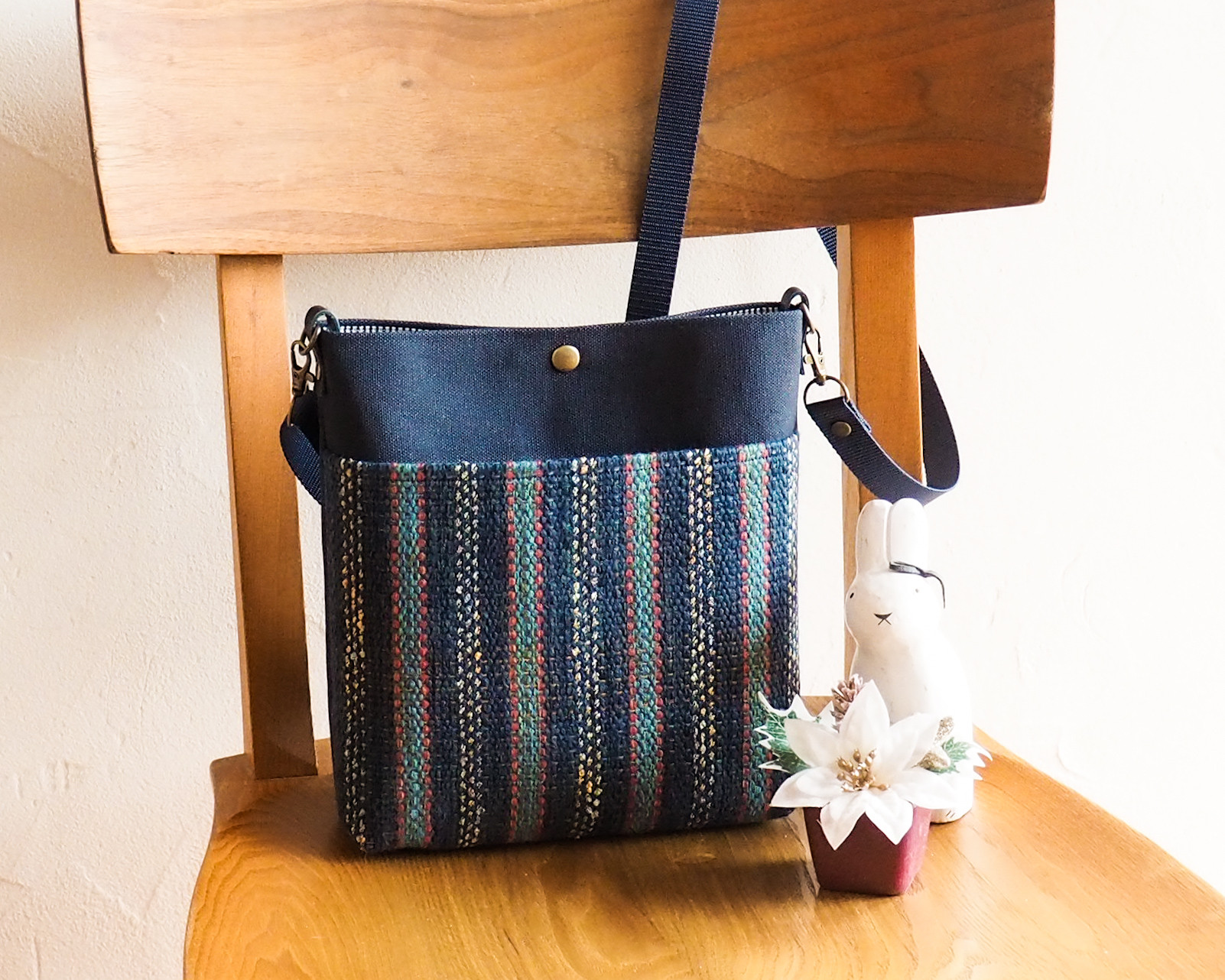 手織りウィンターカラーのミニショルダー（紺）