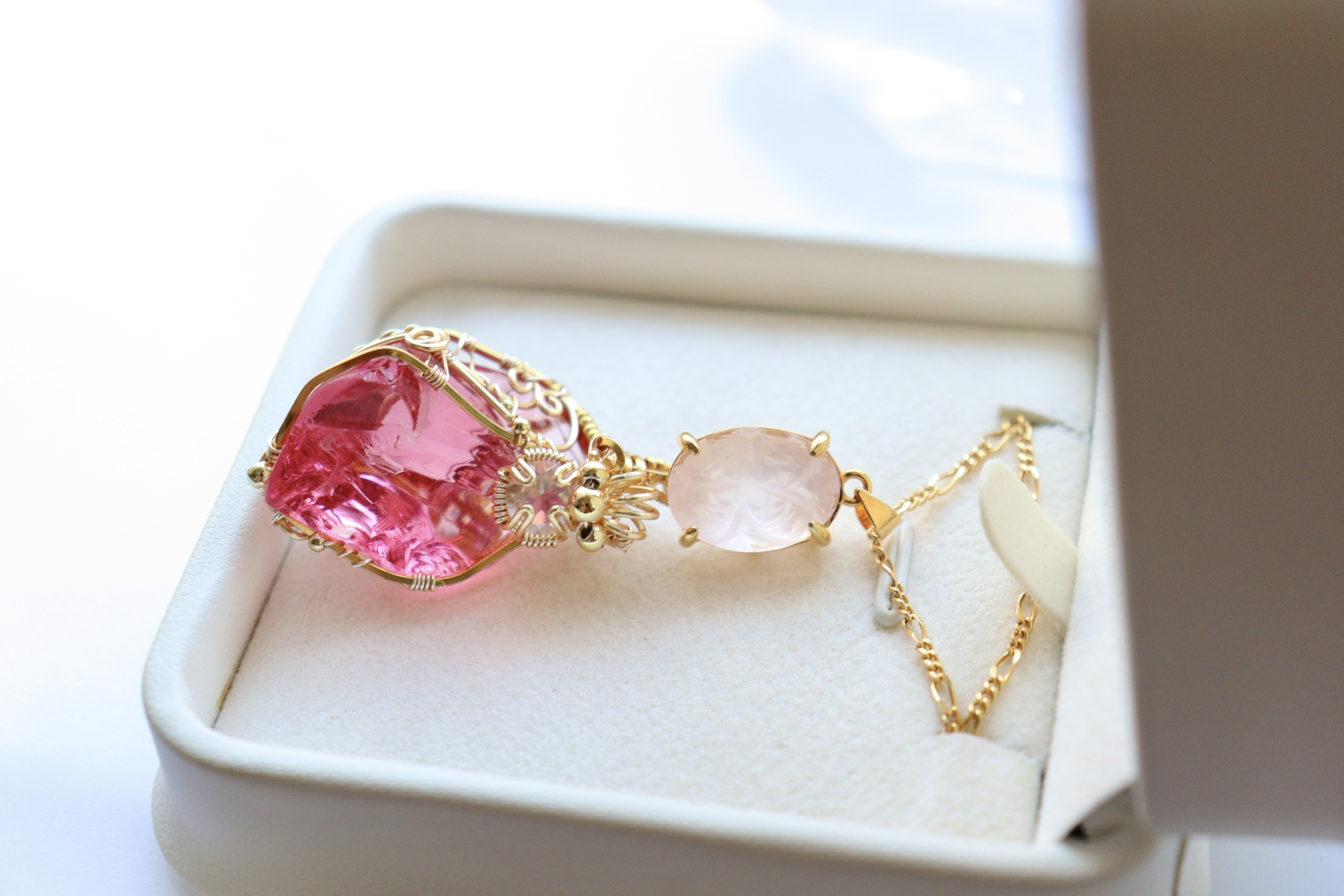 アンダラクリスタルと宝石ローズクォーツワイヤージュエリーネックレス✧10月誕生石