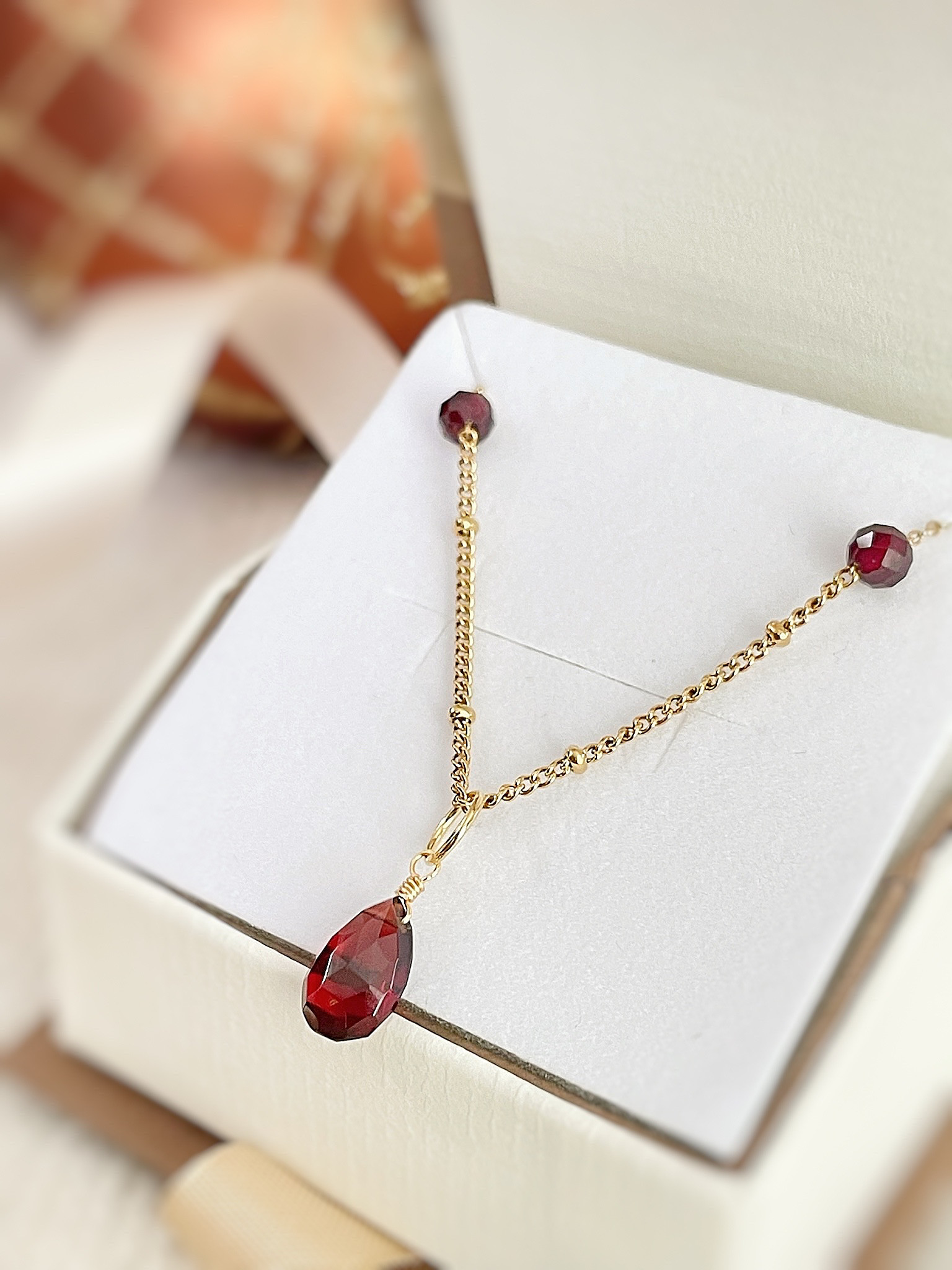 〈1月誕生石〉ガーネットの天然石ネックレス｜誕生日プレゼント・ギフトに