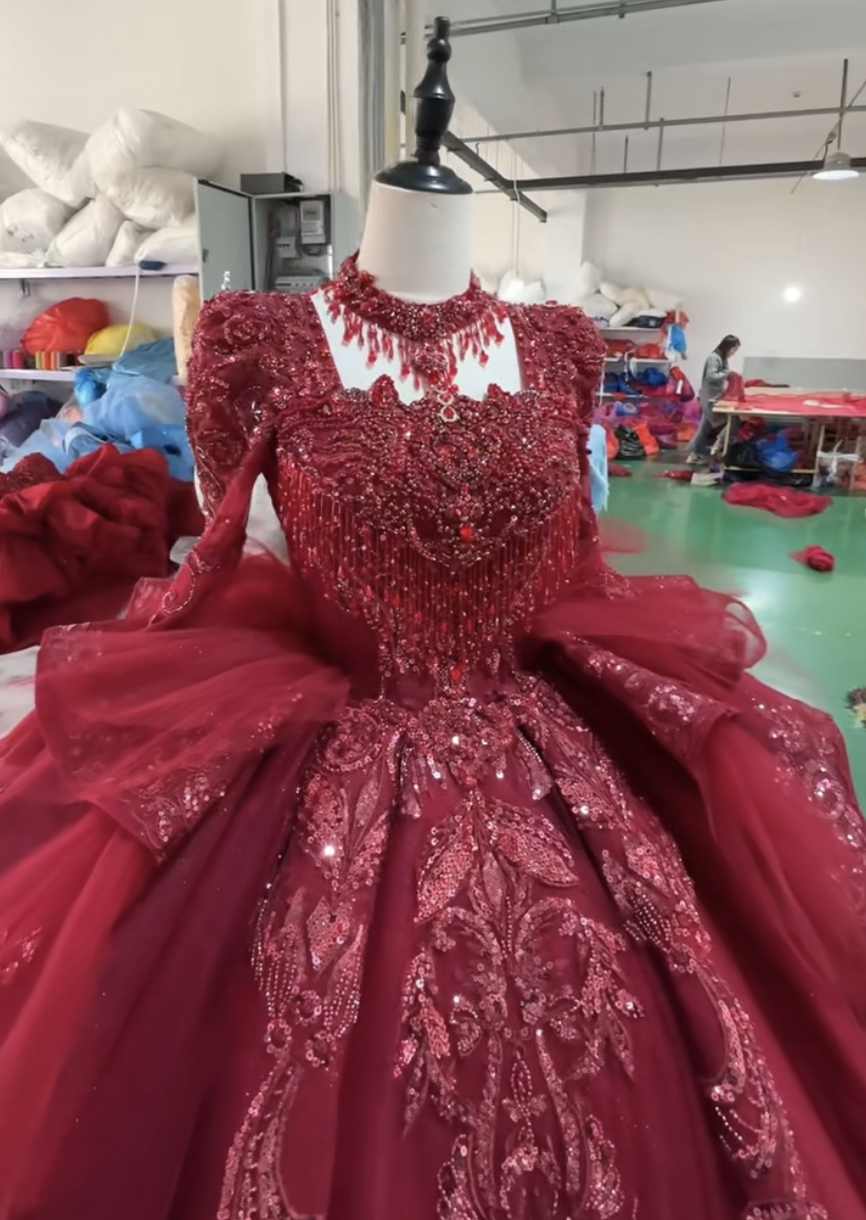 お買い得　長袖　贅沢なフランス刺繍　レッド赤系カラードレス　スクエアネック　お色直し　コンテスト演奏会ストーンネックレス